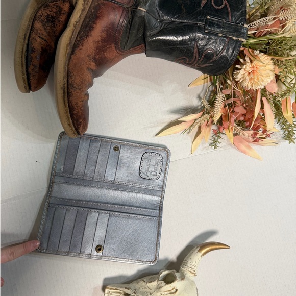 American Darling Silver Embossed Card Holder - Picture 2 of 2